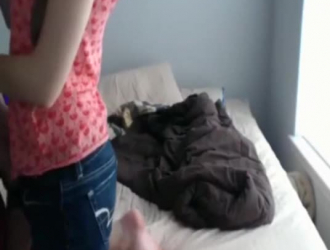 امرأة سمراء مذهلة مع الثدي بازوكا العملاق مارس الجنس أثناء مقابلتها.