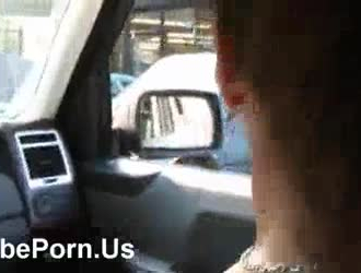 جبهة مورو في سن المراهقة مارس الجنس في الهواء الطلق أثناء التقبيل