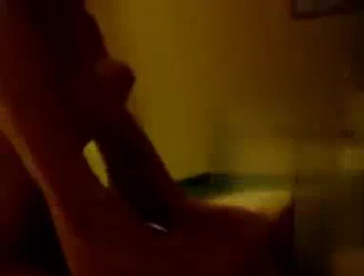 زوجة عاطفي دعوت ريدي رامبو إلى غرفة نومها لعرضها حلق كس ومحاولة الشرج الإباحية