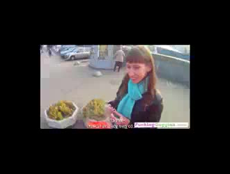 امرأة سمراء روسية مع الثدي الصغيرة ، تعرف إيلينا كوشكا كيف تفعل كل شيء بشكل صحيح ، دون خلع ملابسها