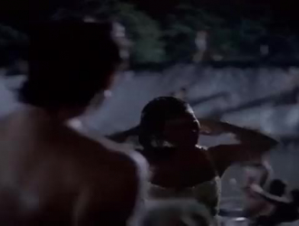 كوغار تيفاني بيل تظهر ثديها وتغوي زوجها أثناء ممارسة الجنس الشرجي