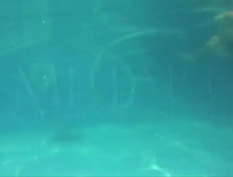 السباحة فتيات عاريات حسناء في أعماق البحار