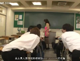 انتقد المعلم سمراء قرنية كومينغ في الفصول الدراسية