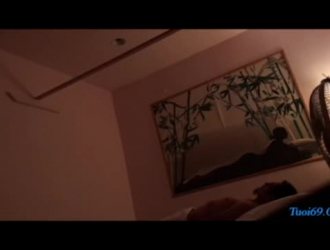 زوجين ذي سعيد يمارسان الجنس في غرفة الفندق