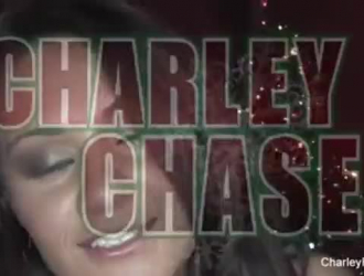 تشارلي تشيس يحب ممارسة الجنس الجماعي في النادي الليلي بعد أن ضربت بشكل صحيح.