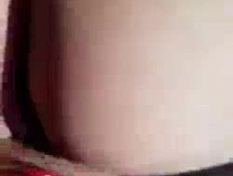 رش فانيسا بأحمال دافئة، امرأة سمراء ناضجة جميلة باستخدام شقها حلق أمام كاميرا الويب.